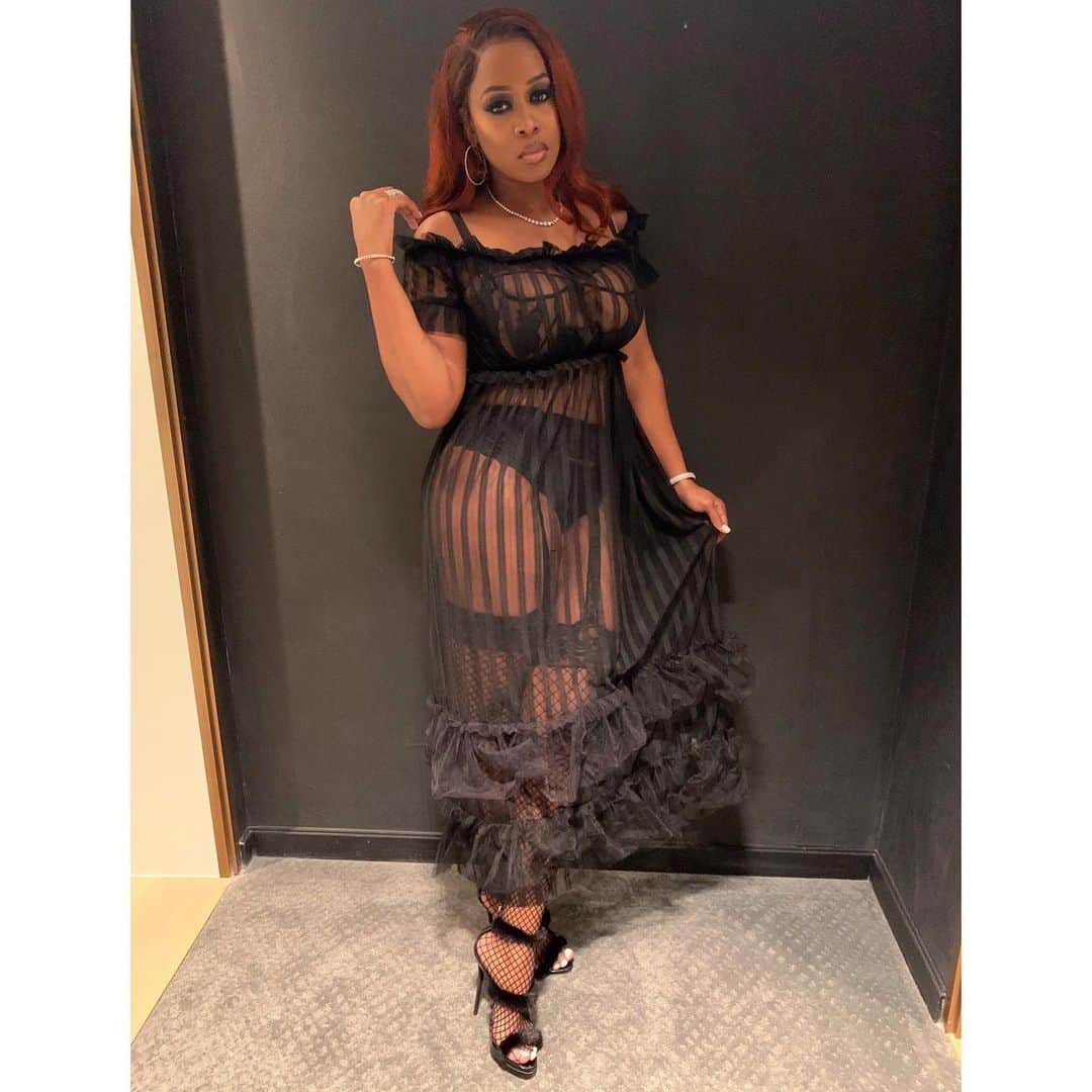 レミー・マーのインスタグラム：「No flash vs Flash  #RemyMa ( for inquiring minds: I was at @iamerica_mena lingerie themed Bachelorette party)」