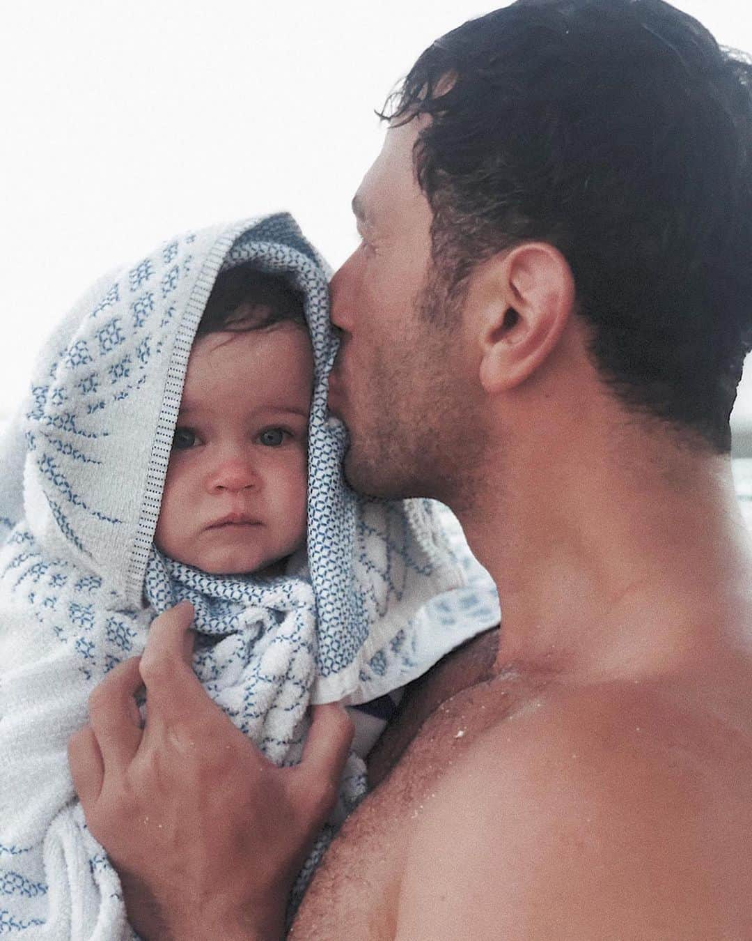 Despierta Americaさんのインスタグラム写真 - (Despierta AmericaInstagram)「@jwanyosef  comparte tierna foto con Lucia. #Repost @jwanyosef ・・・ My Everything, My Lulu ❤️ #BabyLucia」1月24日 2時44分 - despiertamerica