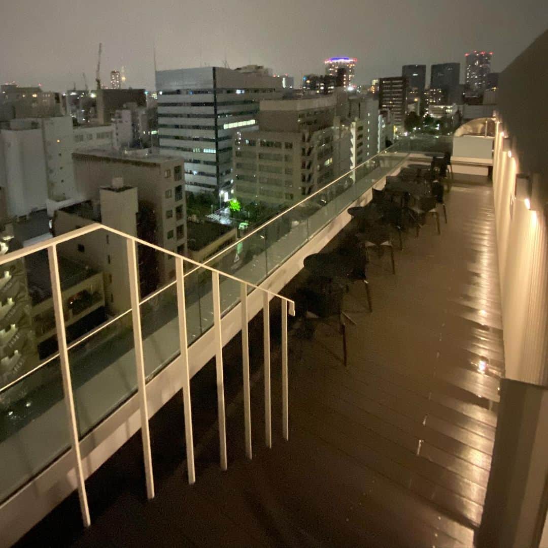 恵美さんのインスタグラム写真 - (恵美Instagram)「2019年12月1日に東京都新富町にグランドオープンした #日和ホテル東京銀座EAST @hiyoriginzaeast  で素敵なひと時を過ごせました☺️🧡 . プランは スタンダードツイン1泊と朝食付きで¥18000 ✨ . 東京の観光スポットはもちろん、出張でのご利用にも抜群のアクセスを誇る好立地のホテルです❗️ . 最上階にはテラスと露天風呂が🤩♨️❣️ 東京とは思えないほどゆったりとした時間になりました☺️✨ . 翌朝はシェフ自慢の豪華な朝食が楽しめます❤️ 特にあさりのお味噌汁が美味しすぎて癒されました😭❤️ . ご家族やビジネスマンなど幅広くオススメできる素敵なホテルです🥰 . #日和ホテル東京銀座EAST #銀座ホテル #日和ブランド #hiyorihotelTokyoginzaeast #グランドオープン #アクセス抜群 #pr #コラボベース #ホテル #japanesehotel #japanhotel #onsen #大浴場 #daiyokujou #恵美 #model #japanesemodel #ビジョビ @b_b_j.j」1月23日 18時03分 - emi_florence819