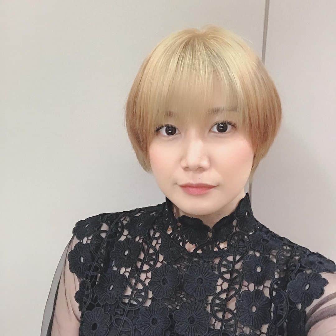 二階堂瑠美のインスタグラム：「今回の美容師さんにお任せはこうなりました。タイトルは「ブリーチ」内容は「色味を消す」でした。」