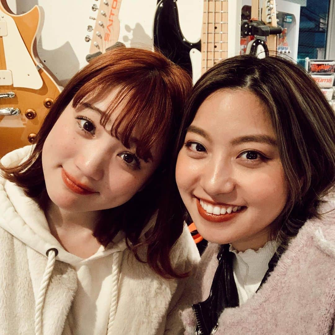 Rihwaさんのインスタグラム写真 - (RihwaInstagram)「@segawa_ayaka ちゃんとりふぁーさる❤️🌸 今月末31日のツーマンライブ@ cube gargenのこと、一緒に詰めてきました！💛🎸🎶🎙 初めてのせがあやとのツーマン、、、すごいよ！😳盛り沢山なのにあっという間です！！いっぱい歌いますよ〜💕是非お越しくださーーーい！！😍🌈👍🏽✨ お待ちしております！💞🎶☺️ #Rihwa #瀬川あやか　#friends #love #dtunes #stv #cubegarden #Sapporo #札幌」1月23日 18時10分 - rihwa_official