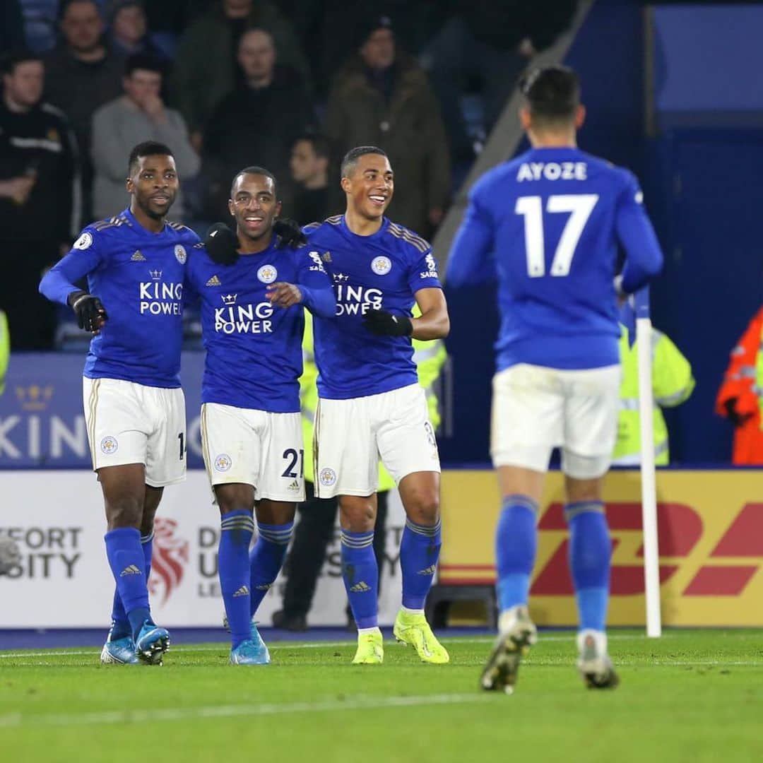 ユーリ・ティーレマンスさんのインスタグラム写真 - (ユーリ・ティーレマンスInstagram)「So pleased with our team performance last night but more importantly getting back to winning ways!! 😁💪🏽⚽🦊」1月23日 18時14分 - youritielemans