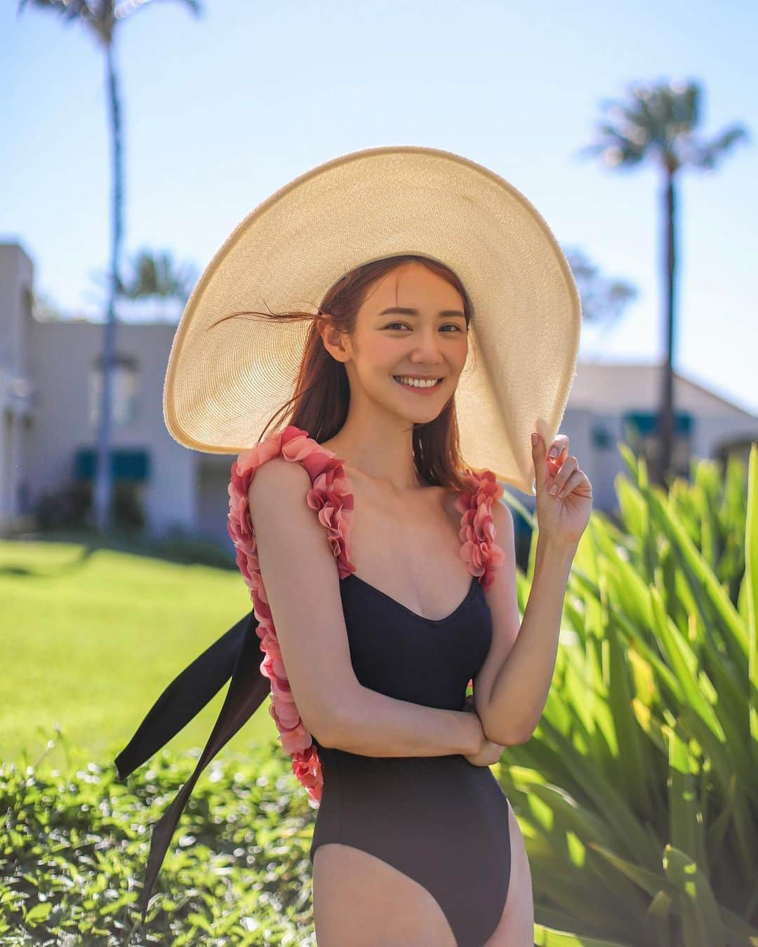 Elva Niさんのインスタグラム写真 - (Elva NiInstagram)「Find me under the palms 🌴 #aloha🌺  #soakingupthesun  #recharging」1月23日 18時17分 - misselvani