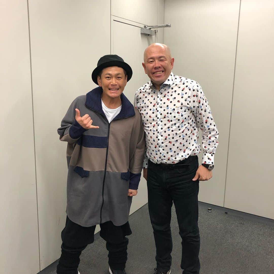 小田幸平のインスタグラム：「‪今お店『Good A』ですが、今日はココリコの #遠藤章造 さんと対談させて頂きました！‬ ‪めっちゃ会いたい方だったのですごく嬉しい1日になりました👍‬ ‪何の企画かと言うと‬ ‪明日１月２４日発行の夕刊フジでココリコ遠藤章造さんのコラム「プロ野球独り言」で特別対談が掲載されます！‬ 東京五輪の侍ジャパンに関しても語っていますのでぜひお楽しみに✨」