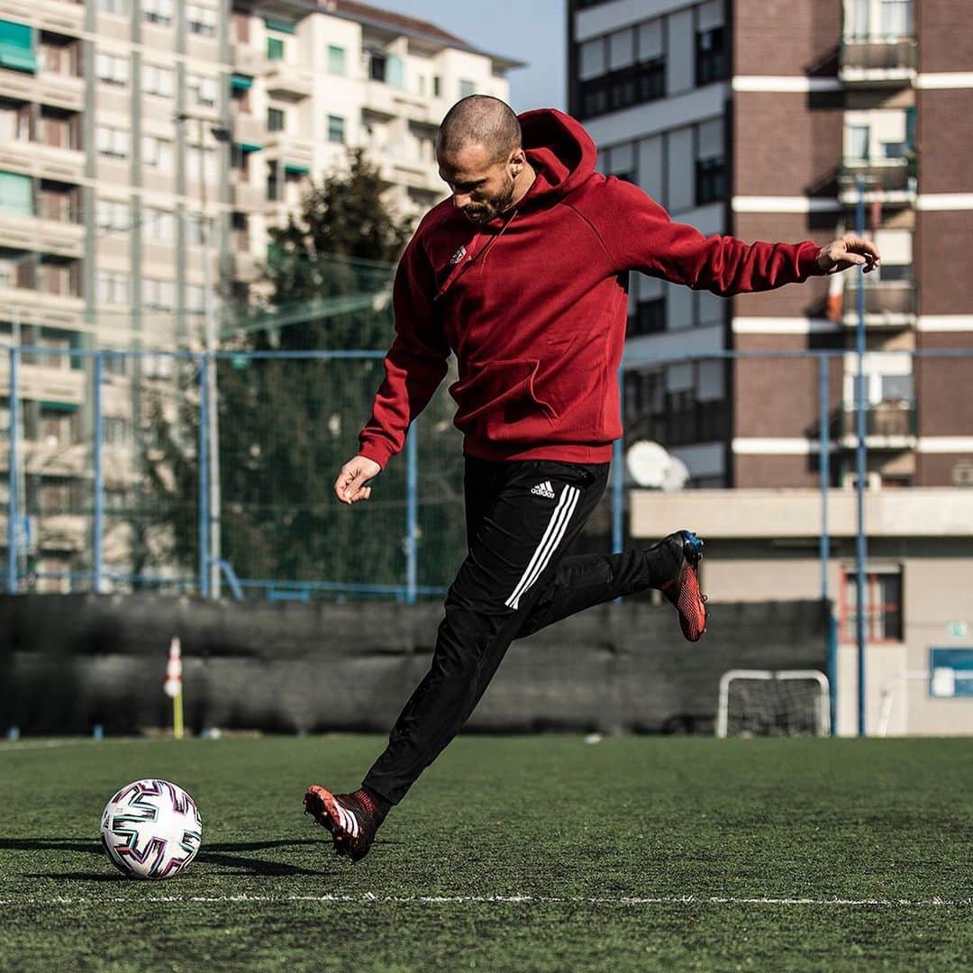ロレンツォ・デ・シルヴェストリのインスタグラム：「Nuove #Predator: controllo senza paragoni 😎 #createdwithadidas @adidasfootball」