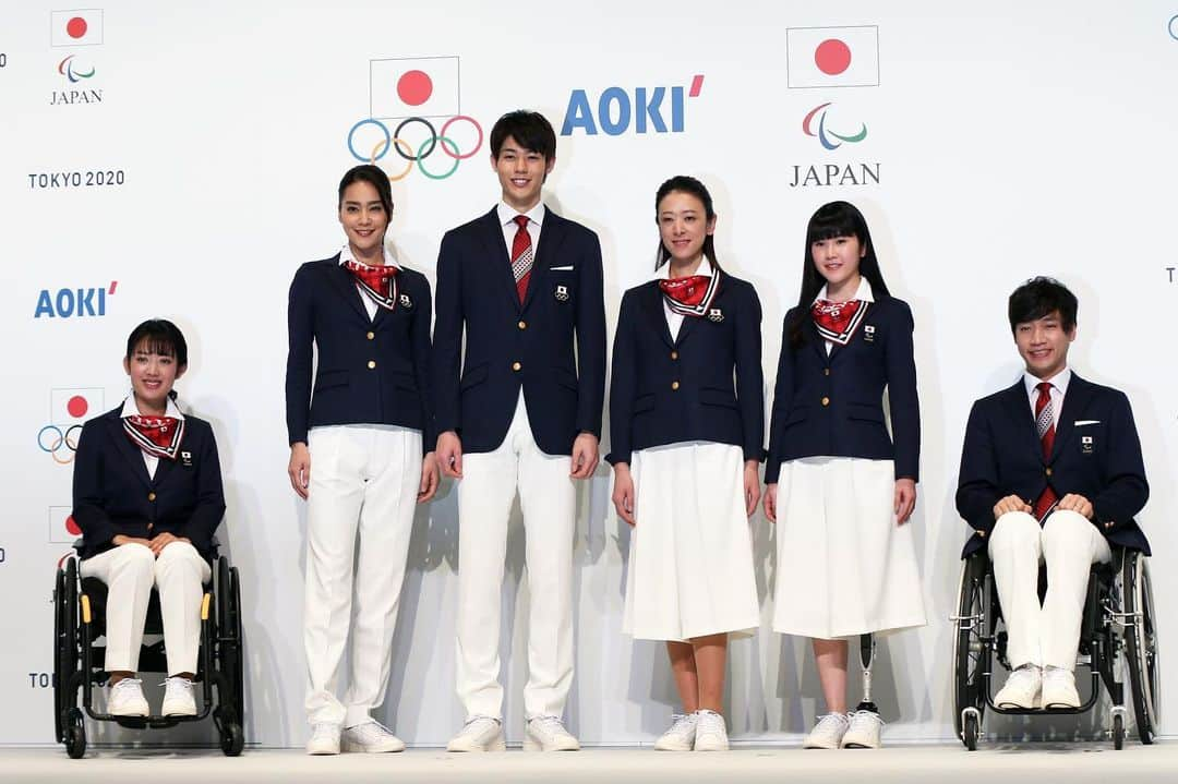 日本オリンピック委員会さんのインスタグラム写真 - (日本オリンピック委員会Instagram)「#Tokyo2020 日本代表選手団公式服装デザインが本日発表されました🇯🇵 . コンセプト：「ニッポンを纏う」 . 開会式用⚪️🔴 式典用🔵⚪️ .  #瀬戸大也 Daiya Seto（競泳）🏊‍♂️ #三宅宏実 Hiromi Miyake（ウエイトリフティング）🏋🏻‍♀️ #黒木茜 Akane Kuroki（馬術）🏇 #上山友裕 Tomohiro Ueyama（パラ・アーチェリー）🏹 #前川楓 Kaede Maegawa（パラ・陸上競技）🏃‍♀️ #土田和歌子 Wakako Tsuchida（パラ・トライアスロン）🏊‍♀️🚴‍♀️🏃‍♀️ . #がんばれニッポン #全員団結 #水泳 #競泳 #swimming #ウエイトリフティング #weightlifting #馬術 #equestrian #馬場馬術 #dressage #パラリンピック #paralympic #アーチェリー #archery #陸上 #athletics #トライアスロン #triathlon . 📷AFLOSPORT、PHOTO KISHIMOTO」1月23日 18時23分 - teamjapanjoc