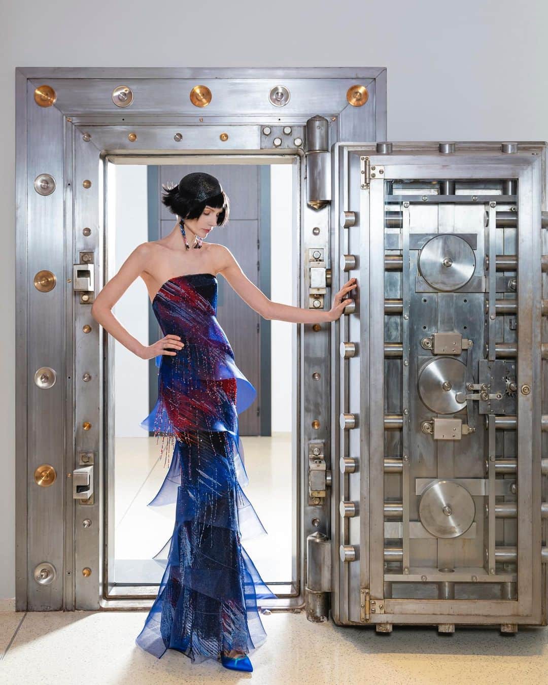 Armani Officialさんのインスタグラム写真 - (Armani OfficialInstagram)「Precious Haute Couture from the #GiorgioArmaniPrivé SS20 collection #PFW Credits: @sgpitalia @stefanoguindani  Model: @agnesezogla」1月23日 18時45分 - emporioarmani