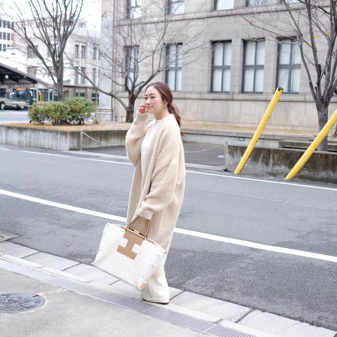 Keikooooooのインスタグラム：「code🦙 ヌクヌクアウターでベージュコーデ🦔 アウターもbagもお気に入り！ 友達に褒められコーデでした♡ʾʾ 3枚目にアップ写真あり👉 . outer @storynine_jp #storynine  bag @iacucci_jp #iacucci  pants @stunninglure #stunninglure  shoes @zara #zara」