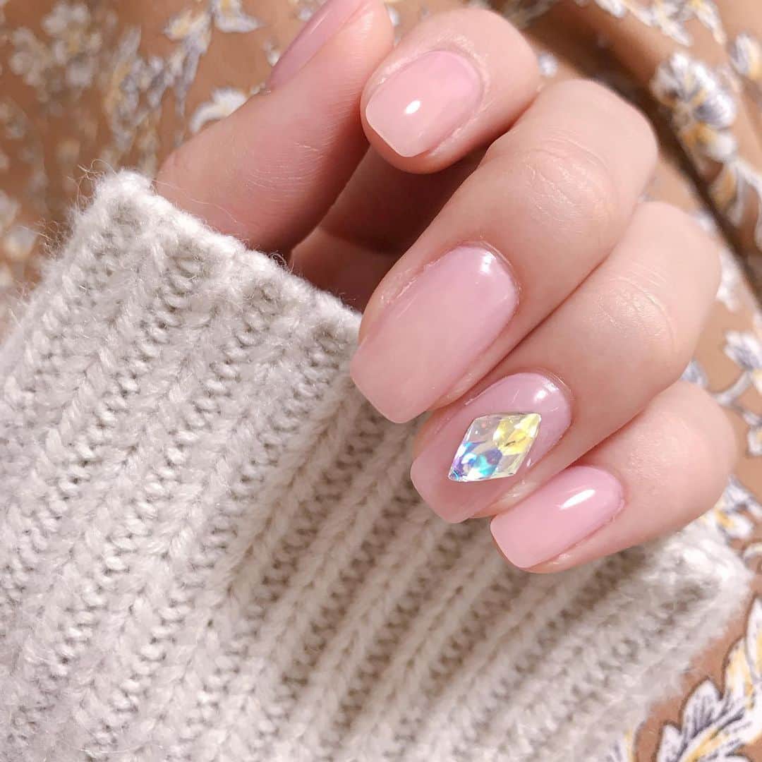 松田栞のインスタグラム：「11月のネイル💅🏻💠💗 . . #ネイル」