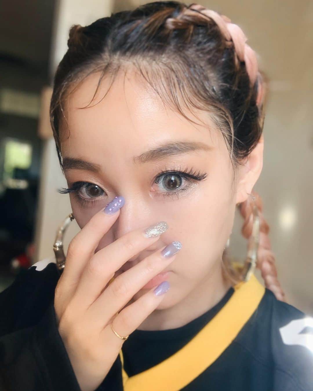 jyA-Me（ヤミー）のインスタグラム：「🐉 #babyhair 🐉　 アメリカに来てから2か月、 食生活や水の違いで一時期肌がボロボロでしたが、 色んなskin careを試してみて、 私的最強を見つけました✨ 今度レポしてみます📝 . #地毛がしっかりし過ぎ #ベビーヘアが上手くうねらない #magikstick #superstar  #tyo#atl」
