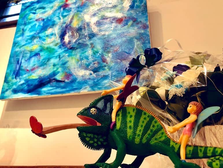 相沢梨紗さんのインスタグラム写真 - (相沢梨紗Instagram)「🦚💕✨ . チャムちゃんは歌も絵も勿論❣️素敵なんだけど、人間としてほんとうに好きなの。 . いろんなことに前向きで美しい心を持ってる。本当に尊敬🥰 . . . #oilpainting #butterfly #peacock #art #japan #tokyo #blue」1月23日 19時08分 - risacheeese