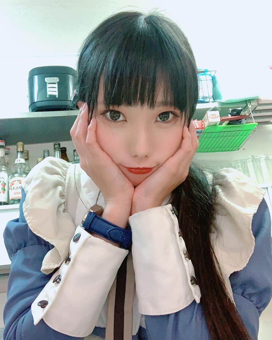 秋元るいさんのインスタグラム写真 - (秋元るいInstagram)「ビスコッティ なう！ご来店お待ちしてます💙💙💙 . #マシュマロ撮影会 #マシュマロ写真展 #ビスコッティなう .  #selfie  #ぱっつん #selcasforjungkook  #黒髪女子 #黒髪ロング #美男美女と繋がりたい #kawaii #kawaiigirl #beautyfull  #カラコン #make #makeup #猫目 #彼シャツ #美女 #美人 #美人百花 #asiangirls  #japanesegirl #撮影会 #インスタグラマー #インフルエンサー #コスプレイヤー #cosplayer #cosplayerofinstagram  #selcastagram」1月23日 19時30分 - akimoto_rui