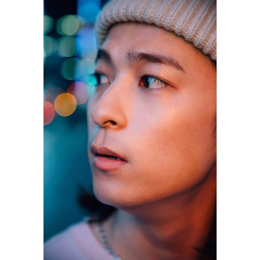 和田颯さんのインスタグラム写真 - (和田颯Instagram)「和田颯 1st 写真集「25」 2020.02.03 release🇺🇸 Photo by Kentaro Kambe @kanbepouty  Hair&Make up by Mariko Sasaki Styling by Haruma Yanagisawa @_hrmy  #和田颯 #25」1月23日 19時37分 - da_ice_hayate_wada