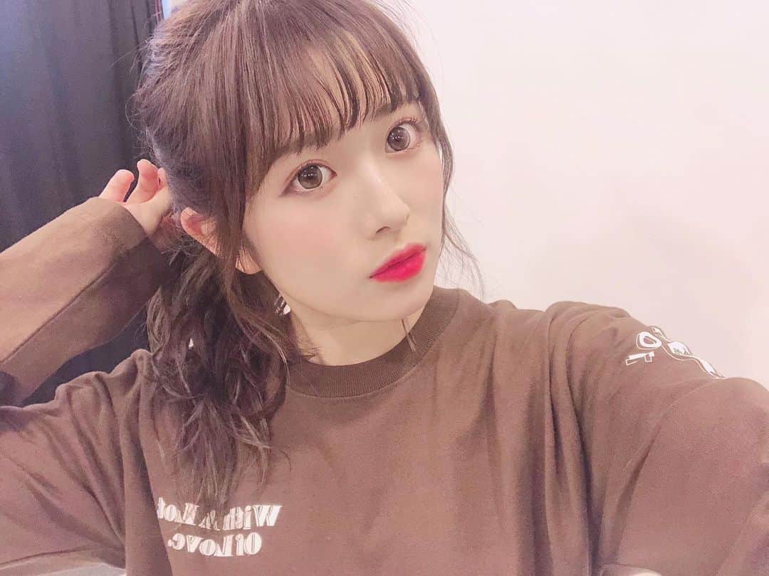 青木菜花のインスタグラム：「.﻿ .﻿ お待たせしました！！！﻿ ﻿ KANGOL REWARD×青木菜花コラボロンTがなんと﻿ 本日より発売決定しました♡♡﻿ ﻿ デザインや色もこだわったので﻿ みんなでお揃いしちゃいましょーう！❤️❤️﻿ ﻿ YouTubeでコラボロンTを使ったコーディネートも紹介しているので是非みてね🌼﻿ ﻿ ❤︎ 受注締め切り　本日1/23 (木)〜2/25 (火)23時59分﻿ ※商品の発送予定時期は【2月下旬頃～3月下旬頃、順次発送予定】となります。 . #kangol #コラボロンｔ #kangolreward」