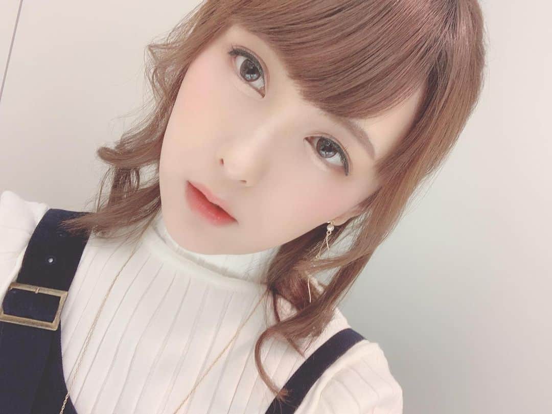 椿姫彩菜のインスタグラム：「久々に外巻きにしたよ！」