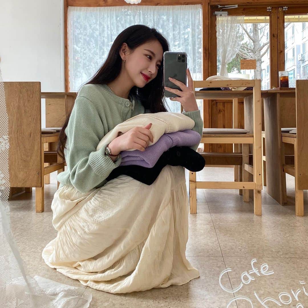 Chuuのインスタグラム：「즐거운 구정연휴 시작하세요🧡💛 #chuuseoul」