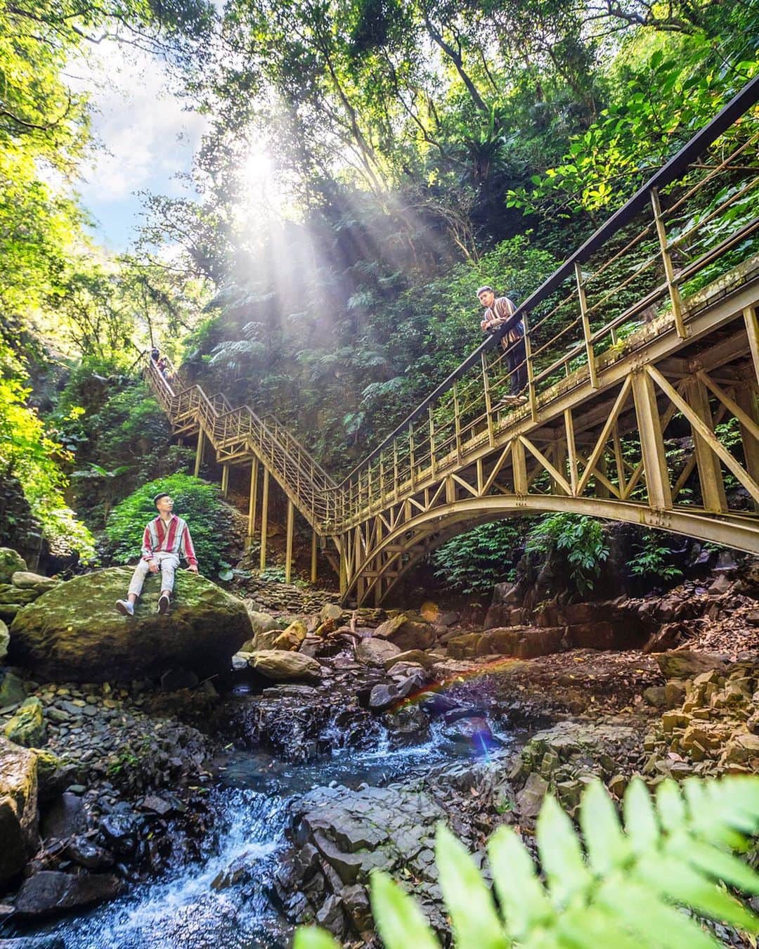 樂さんのインスタグラム写真 - (樂Instagram)「宜蘭。林美石磐步道🌿🌱🌳 又是一條充滿仙氣的森林步道，這個木棧步道在中段的地方，拍起來好美😍 中午左右還可以看到斜射光，是宜蘭過年走春不能錯過的景點🔥🔥🔥 Tag家人朋友一起來走春吧📷 - . . . . . .  #ygtphotograph#iseetaiwan#vscotaiwan#bpintaiwan #amazingtaiwan#igerstaiwan#exploretaiwan#popdaily #tv_pointofview#ig_photooftheday#ig_color#way2ill #taiwangram#instagrammer#bnw_legit#artofvisuals #illgramers#ilan #宜蘭#宜蘭景點#台灣#秘境#taiwan」1月23日 20時09分 - ygt1016