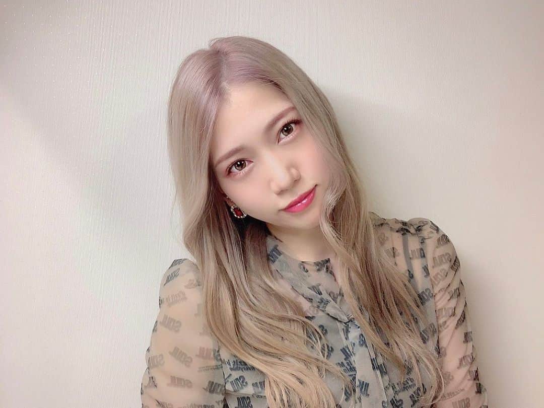 のインスタグラム：「ゆうなぁコンお邪魔しました🧚🏻‍♀️ . その時の衣装〜🖤」
