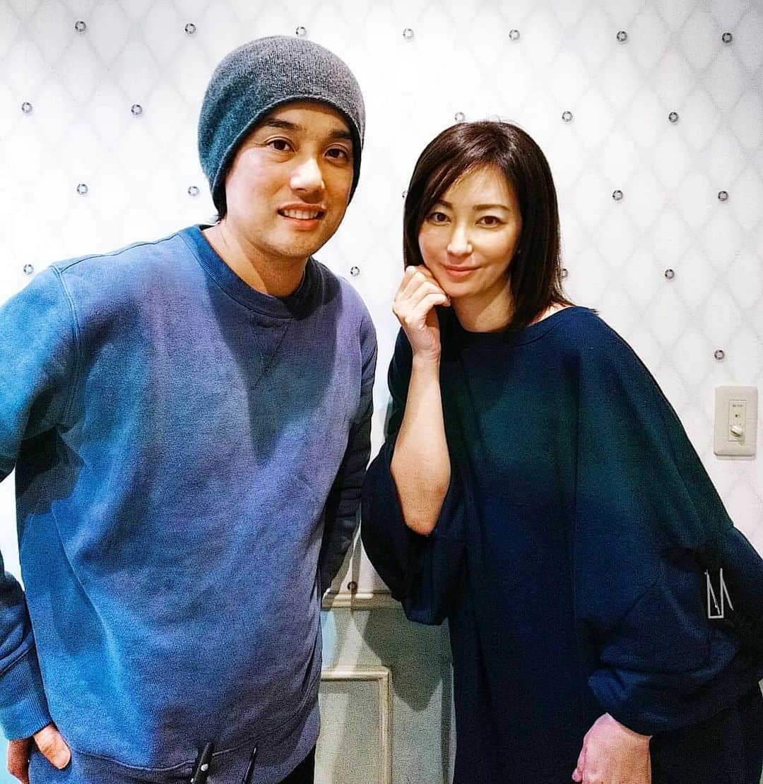 真山景子のインスタグラム：「今年初のヘアサロンで髪の毛切りました✂️ 野口さん明けましておめでとうございます😊今年も末永くよろしくお願いします！」