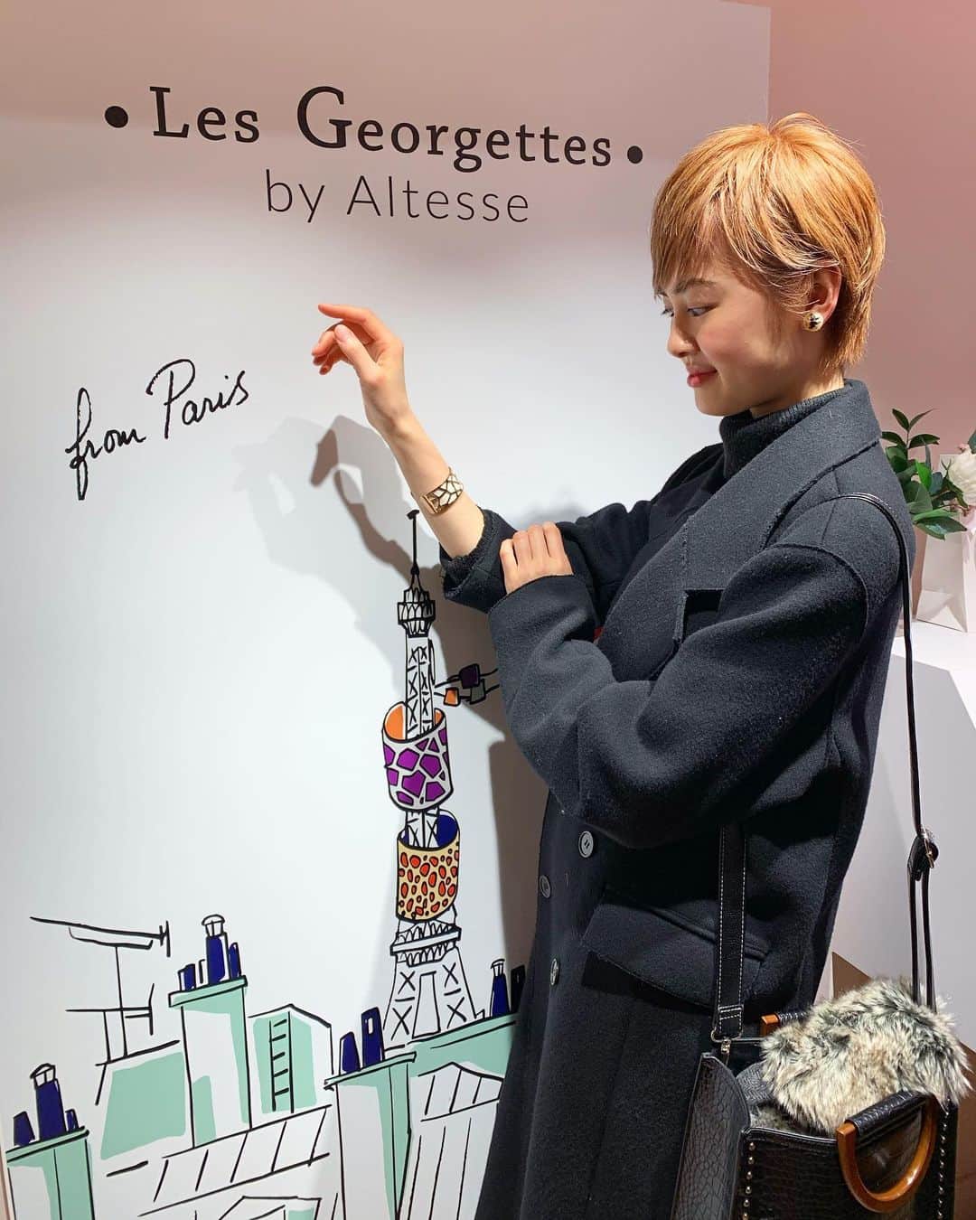 のインスタグラム：「#lesgeorgettes ✨✨💍 青山に新しくオープンした　@lesgeorgettes_byaltesse  のオープニングレセプションへ カスタマイズできるアクセサリーやバッグが沢山並んでいてわくわくする空間です✨私は服にも合わせやすいオフホワイトとブルーのベルトをチョイスしました☺︎ 大切な人へのプレゼントにもおすすめです！❤️ ・」
