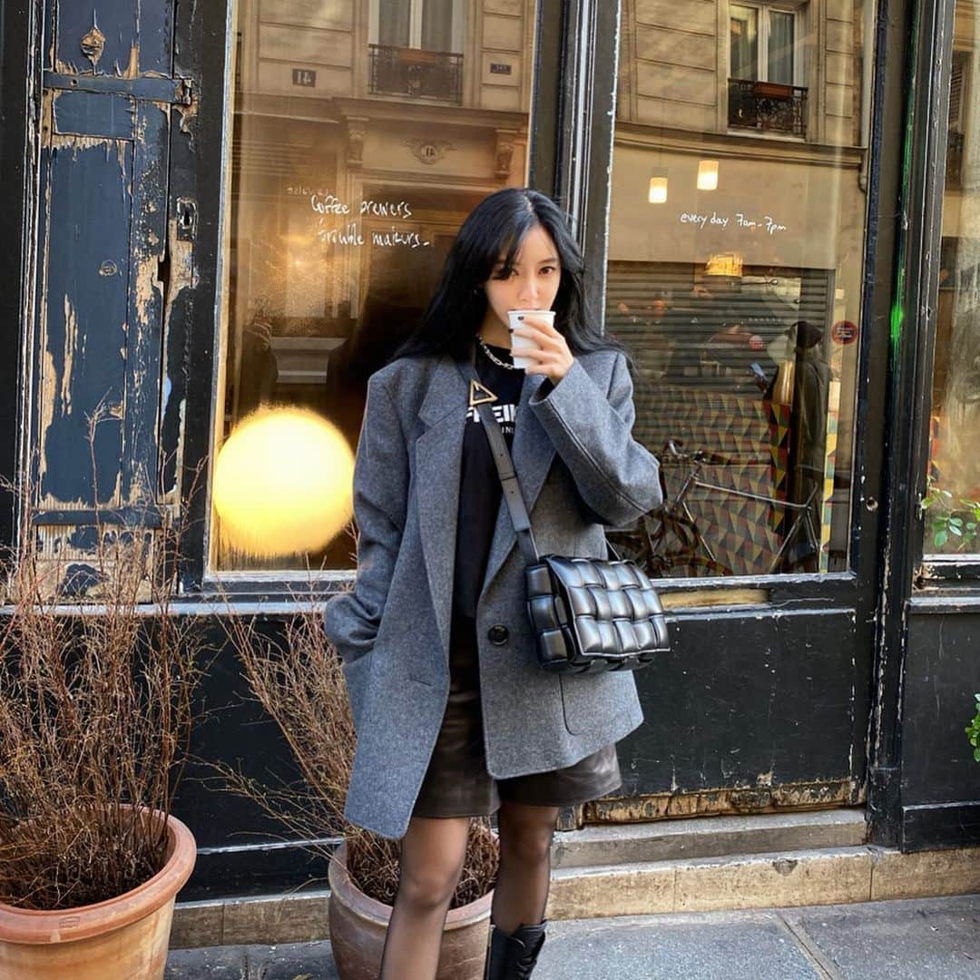 ヒョミン さんのインスタグラム写真 - (ヒョミン Instagram)「Entourage in Paris 😎🗼✨」1月23日 20時30分 - hyominnn