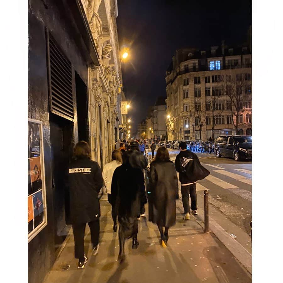 ヒョミン さんのインスタグラム写真 - (ヒョミン Instagram)「Entourage in Paris 😎🗼✨」1月23日 20時30分 - hyominnn