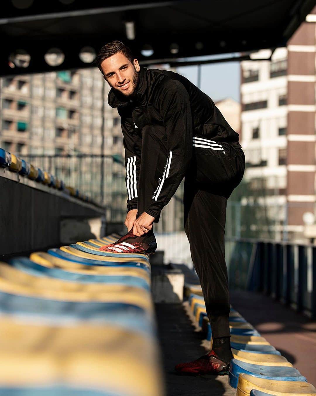 ロドリゴ・ベンタンクールのインスタグラム：「Che feeling 😍! ❤ #Predator.  #createdwithadidas @adidasITA.」