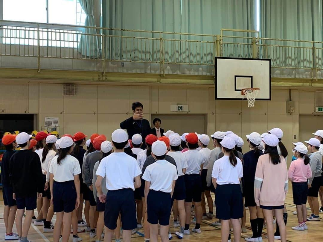 山本隆弘さんのインスタグラム写真 - (山本隆弘Instagram)「町田市立山崎小学校へ！ 講演と5、6年生にバレーの授業を行ったよー🏐 多くの子供達がバレーボールに興味を持ってくれましたー😎」1月23日 20時40分 - yamamototakahiro5