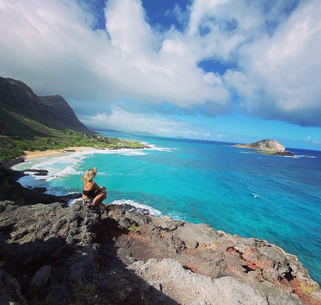 Nazukiさんのインスタグラム写真 - (NazukiInstagram)「Hawaii Photo🌺🏖 絶景✨✨✨✨ 悩みや嫌なことがあっても広い空や海を見るとスーッと落ち着いて、小さな事じゃんって思える✌️ それだけ自然の力ってすごいなー👏🏻👏🏻👏🏻 #hawaii #hawaiiphoto #hawaiistagram #hawaiitrip #hawaiilife #絶景スポット  #絶景ハワイ　#ハワイ旅行　#ハワイ」1月23日 20時48分 - nazuki_08