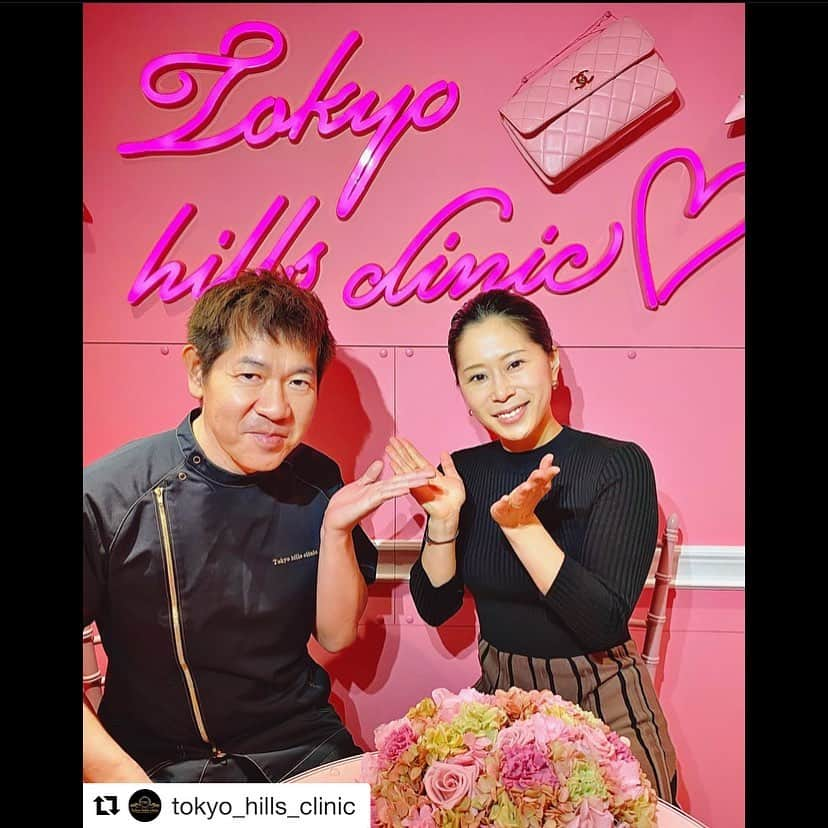 中川真依さんのインスタグラム写真 - (中川真依Instagram)「. 本日もありがとうございました☺️🙏✨ 私の手はどうなりたいのか...笑　 #Repost @tokyo_hills_clinic with @get_repost ・・・ 本日、元水泳飛び込み選手で✨北京オリンピック・ロンドンオリンピックに出場されたオリンピアン✨中川真依様がご来院されました🏊‍♀️🏊‍♀️ . 杉浦院長の診察でスペシャルケアに加えポアタイトニングの施術を行って頂きました🎶🎶 . . ママでありながら今年はオリンピックイヤーということもあり、講演などでお忙しい中でも定期的にご来院頂いておりますので、肌の調子も良いそうです🌈🌈 . またのご来院をお待ちしております❣️❣️ . . tokyohillsclinic #新宿院 #岡崎院 #高田馬場美容クリニック #美容皮膚科 #ママ美容 #アトピー肌 #シミ治療 #ピーリング #美肌トリートメント #レーザートーニング #医療アートメイク #アートメイク眉毛 #アートメイクナチュラル #メディカルブロー #眉毛メイク #ファインメイク #マイクロブレーディング #元日本代表 #東京オリンピック #オリンピアン #美女アスリート #飛び込み #聖火ランナー #中川真依」1月23日 20時53分 - maimai.47