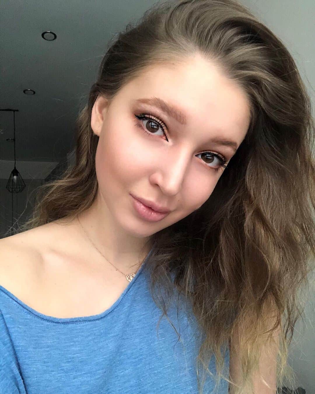 マリア・ソツコワのインスタグラム：「Всем отличного дня👼🏼✨ #mariyasotskova  #mariasotskova  #marysot」