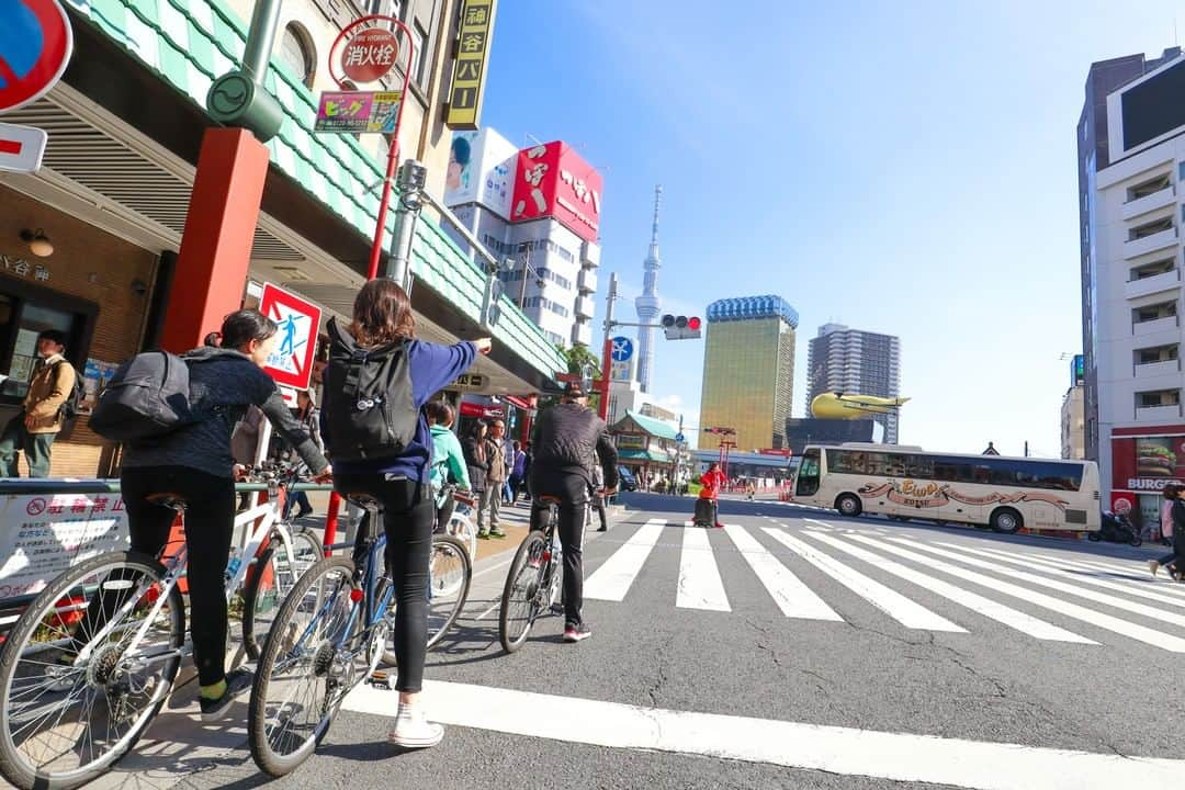 MagicalTripさんのインスタグラム写真 - (MagicalTripInstagram)「Hello! This is Magical Trip @magicaltripcom. Let us introduce the experiences we are offering in Japan 🇯🇵 Now we are in Tokyo. Let us introduce more tours we have!! 【3-Hour Tokyo Good Old Bike Tour - Cycling to the Old towns】 “Cycling your way through the neighborhoods of Asakusa, Skytree and Ueno area” ①Visit Senso-ji temple and learn how to worship ②Total distance is 12km. Suitable for all riders ③Water and bike insurance are included, so you come to the tour empty-handed 【Comments from the tour creator】 On this tour, we'll take a pedal through some of the Tokyo's old and historical towns and neighborhoods of Asakusa, Ueno, and Akihabara. Aboard a hybrid cycle on this 3 hour sightseeing tour by bike and pass through beautiful rivers, parks, backstreets and temples in Tokyo. You'll come away with lasting memories, new discoveries, and magical photos. 【Reviews】 “Want to see the most, get this bike tours” “An interesting experience, that you wouldn't be able to do without local knowledge” “He was able to show us around the Asakusa area that are less crowded by other tourists.” If you are interested, please check out the tour from the link in the bio! @magicaltripcom  #magicaltrip #magicaltripcom #walkwithlocals #traveldeeper #localguide #localguides #japantravel #japantrip #japanbeauty #japannature #japantour #tokyo #tokyotour #tokyotrip #barhopping #tokyofood #tokyonature #tokyolocal #tokyogram #cycling #asakusa #sensojitemple #skytree #skytreetokyo #ueno #uenopark #akihabara #biketour #oldtown #oldtownroad」1月23日 21時00分 - magicaltripcom