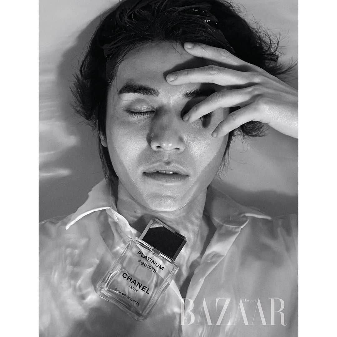 イ・ドンウクさんのインスタグラム写真 - (イ・ドンウクInstagram)「- 동욱 배우와 샤넬이 함께한 'Harper's BAZAAR' 2월 호 화보 공개! (2) - 매번 동욱 배우와 샤넬의 만남은 베스트 오브 베스트를 갱신 중...👍🏻👍🏻👍🏻 - @harpersbazaarkorea @chanel.beauty.korea - #이동욱 #LeeDongWook #李栋旭 #욱스타그램 #샤넬 #CHANEL #인간샤넬 #하퍼스바자 #하퍼스바자코리아 #harpersbazaar #harpersbazaarkorea #화보 #공개 #지치지도않는비주얼 #🤦🏻‍♂️」1月23日 21時00分 - leedongwook_official