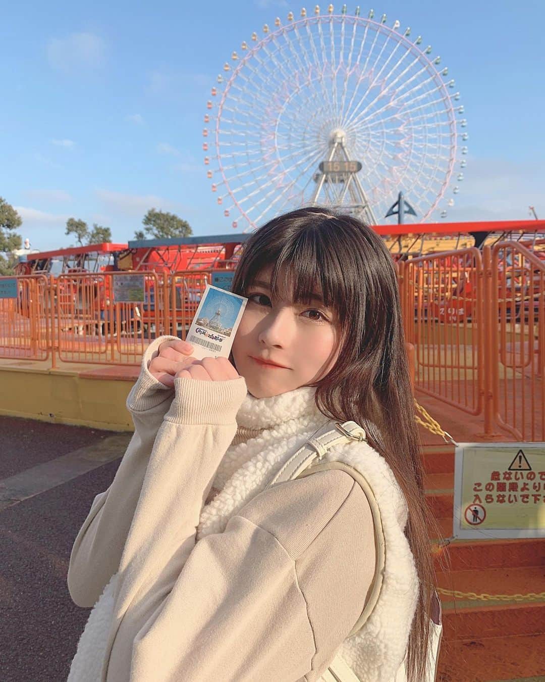 ちとせよしのさんのインスタグラム写真 - (ちとせよしのInstagram)「遊園地大好き꒰ ˶ˊ❛ᴥ❛ˋ˶ ꒱♡ そしてアソビルの中にあるDAIGOMI BURGERめちゃ美味しかった！！🍔🍟 おすすめ！！ また絶対食べに行きます😭✨ ･ ･ ･ #selfie #yokohama #minatomirai #daigomiburger  #セルフィー #横浜 #横浜グルメ #みなとみらい #よこはまコスモワールド」1月23日 21時05分 - chitose_yoshino