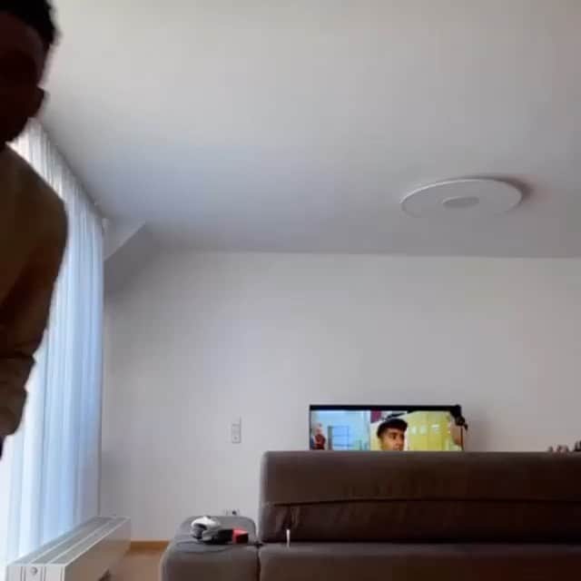 トーマス・ミュラーのインスタグラム：「A masterclass from @alphonsodaviess 😂😂👏🏻👏🏻🚀#havefun #comedian #canadianrocket #inderkabineläuftesgutbeimfcb😎」