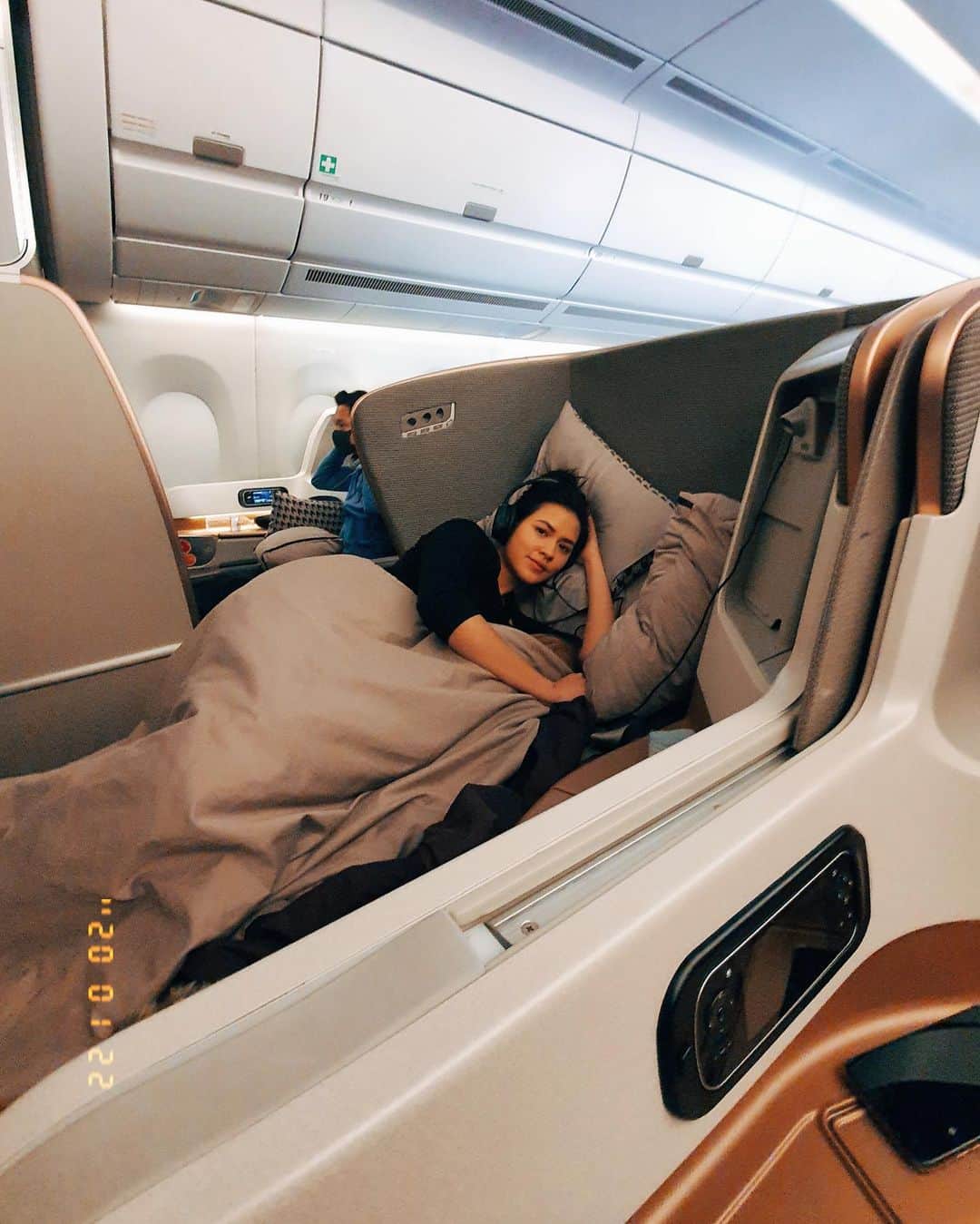 Raisa Andrianaさんのインスタグラム写真 - (Raisa AndrianaInstagram)「Comfort at its best. Thank you @singaporeairid for making our 19 hours flight (with a baby!) feels like a breeze ❤️」1月23日 21時17分 - raisa6690