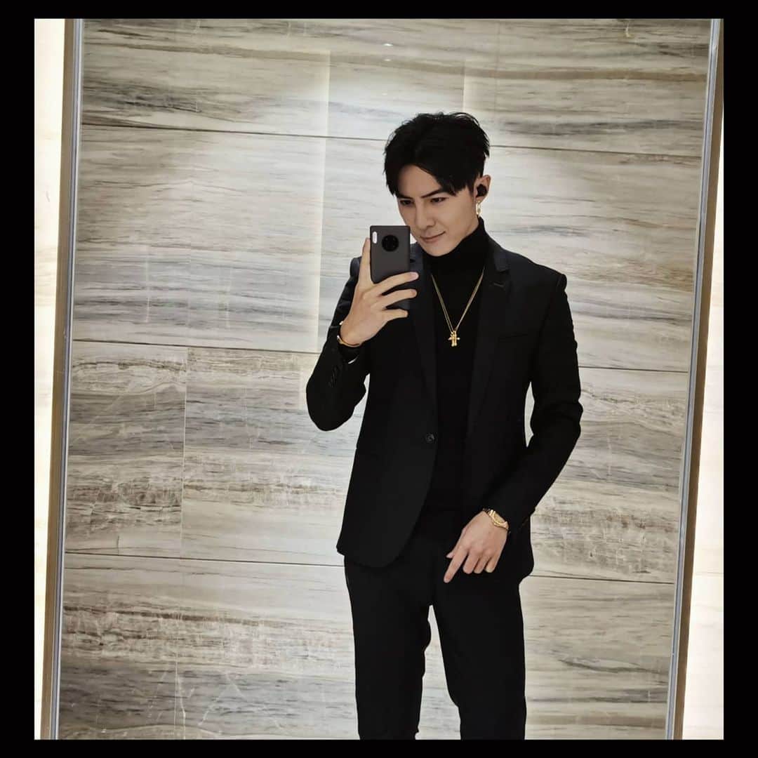 ダンソン・タンのインスタグラム：「小年夜📣📣好快 又要新年 #DT #HOTHEART #SEVENDAYS #唐禹哲」