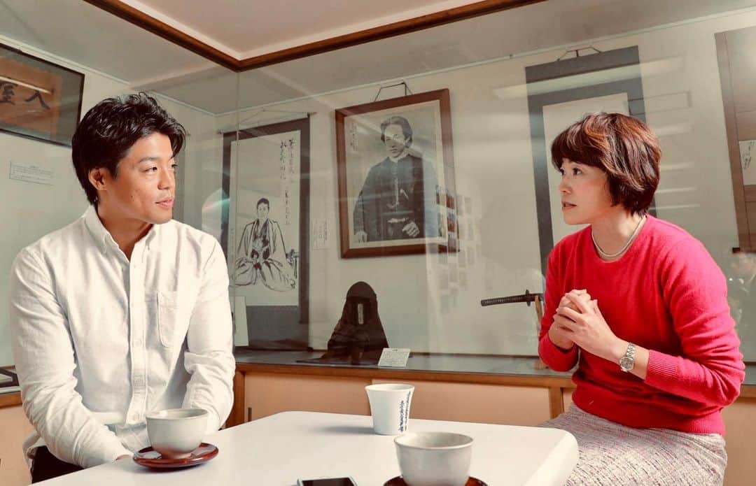 のインスタグラム：「日野市にある土方歳三資料館へお邪魔しました。 大好きな土方歳三さんのご家族の方に、とても貴重なお話を伺うことができました。 夢のような時間を本当にありがとうございました。 また必ず歳三さんに会いにいきたいと思います。  写真:報知新聞社提供」