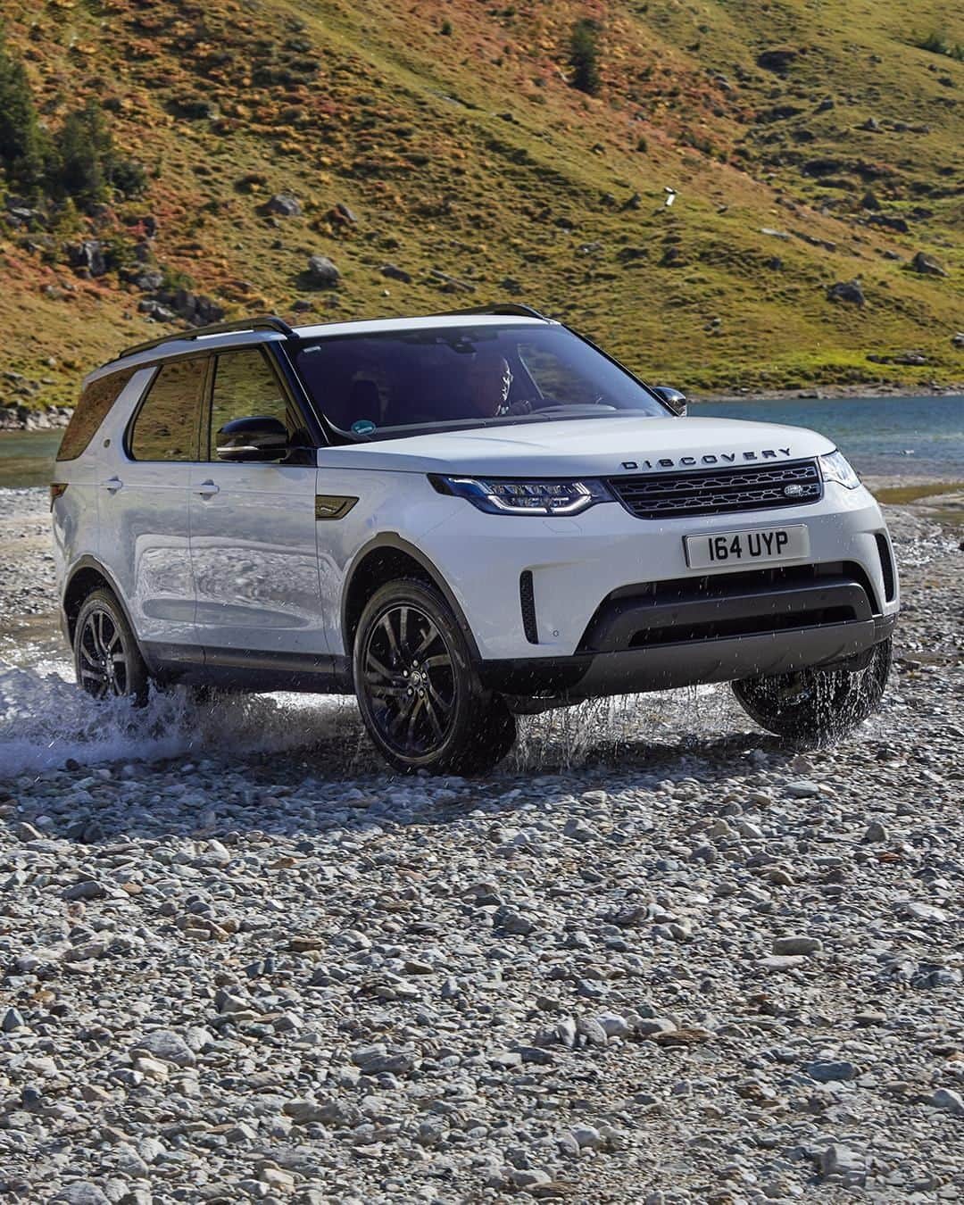Land Roverさんのインスタグラム写真 - (Land RoverInstagram)「With Terrain Response 2 the #LandRover #Discovery is at ease no matter the terrain, so you can focus on immersing yourself in the adventure.  #4x4 #Adventure #Carsofinstagram #Instacar #SUV #CarLifestyle #Travel #Exploring #Exploration」1月23日 21時30分 - landrover