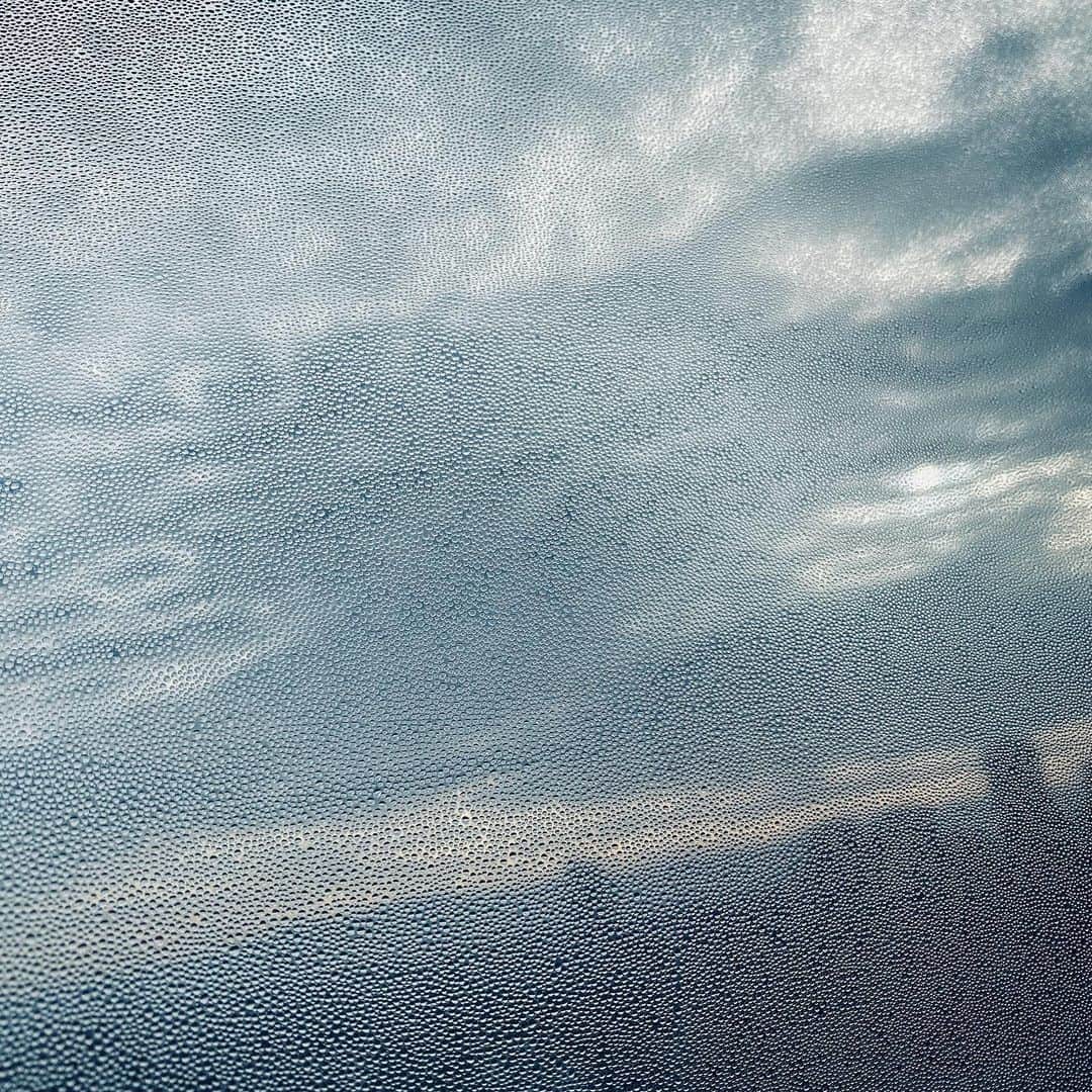 稲垣吾郎のインスタグラム：「#変わらない朝焼けの空に」