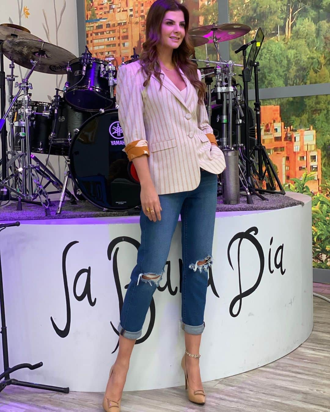 Carolina Cruz Osorioさんのインスタグラム写真 - (Carolina Cruz OsorioInstagram)「• #CaroCruzLookDelDía blazer @pinkfilosofy jean @americaneaglecol zapatos @calzatodo @diaadiacaracoltv @caracoltv ☀️☀️」1月23日 21時42分 - carolinacruzosorio