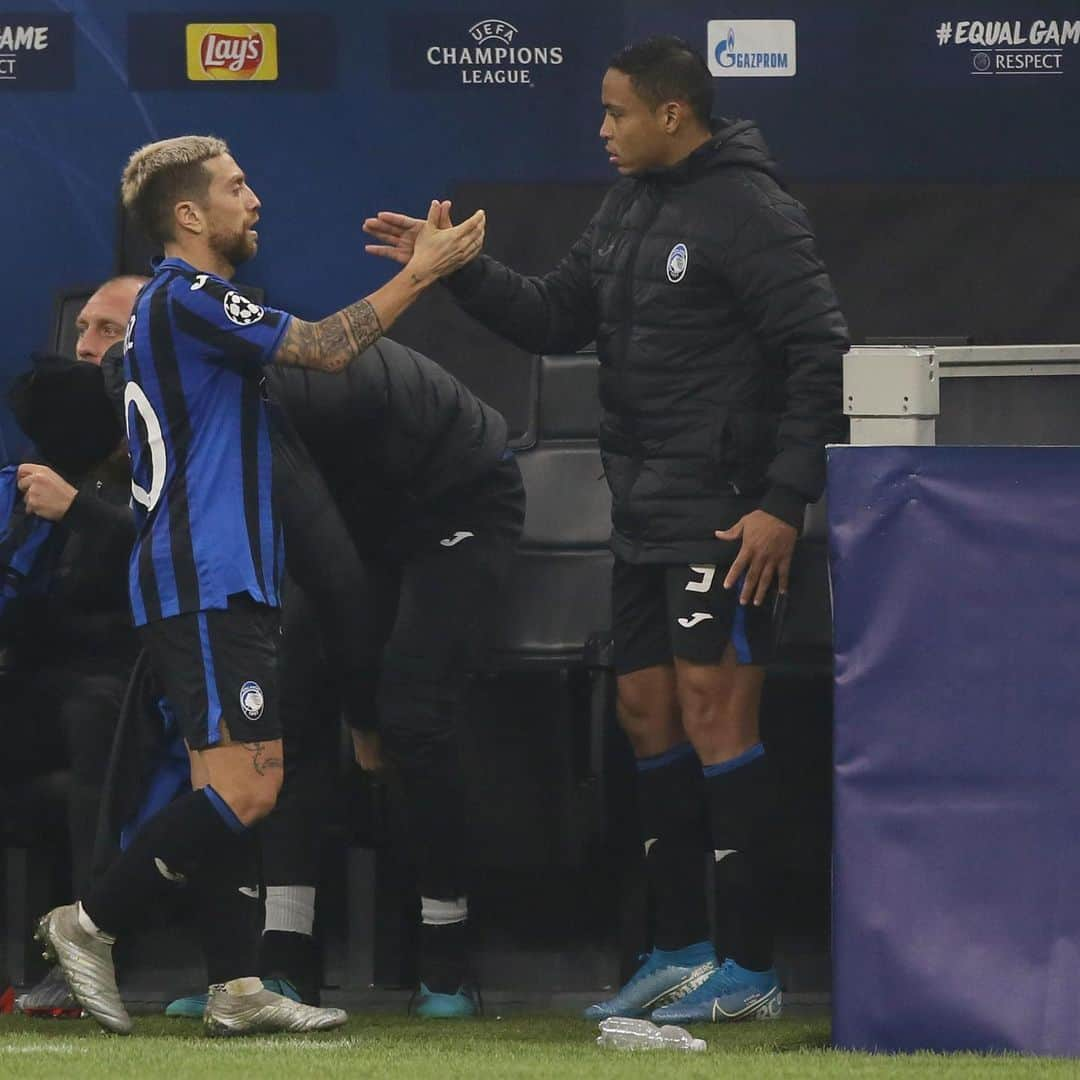 アレハンドロ・ゴメスさんのインスタグラム写真 - (アレハンドロ・ゴメスInstagram)「Te invito a ver esta historia de amor 💕 ⚫️🔵 @luisfmuriel9 🇨🇴 quando ti vede solo come amico 😂」1月23日 21時45分 - papugomez_official