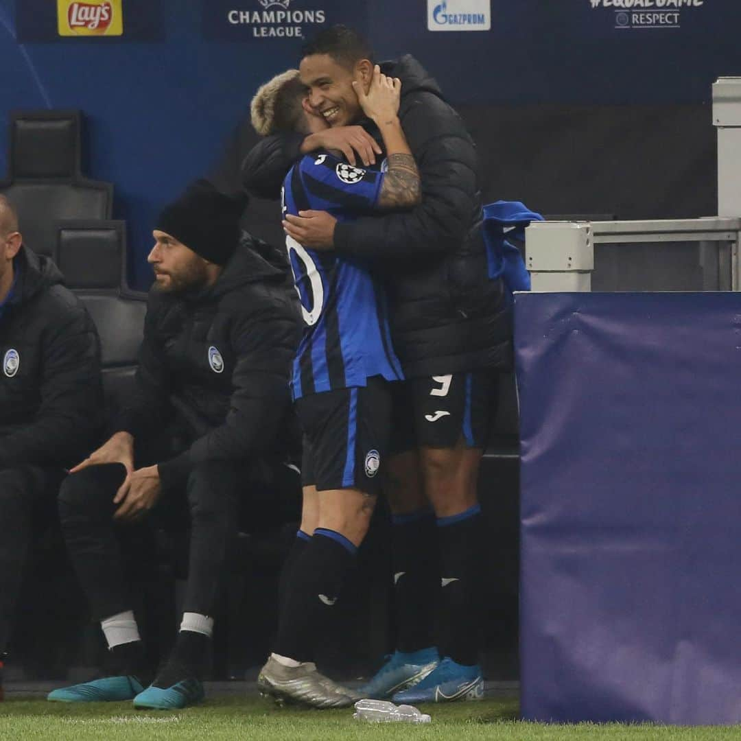 アレハンドロ・ゴメスさんのインスタグラム写真 - (アレハンドロ・ゴメスInstagram)「Te invito a ver esta historia de amor 💕 ⚫️🔵 @luisfmuriel9 🇨🇴 quando ti vede solo come amico 😂」1月23日 21時45分 - papugomez_official