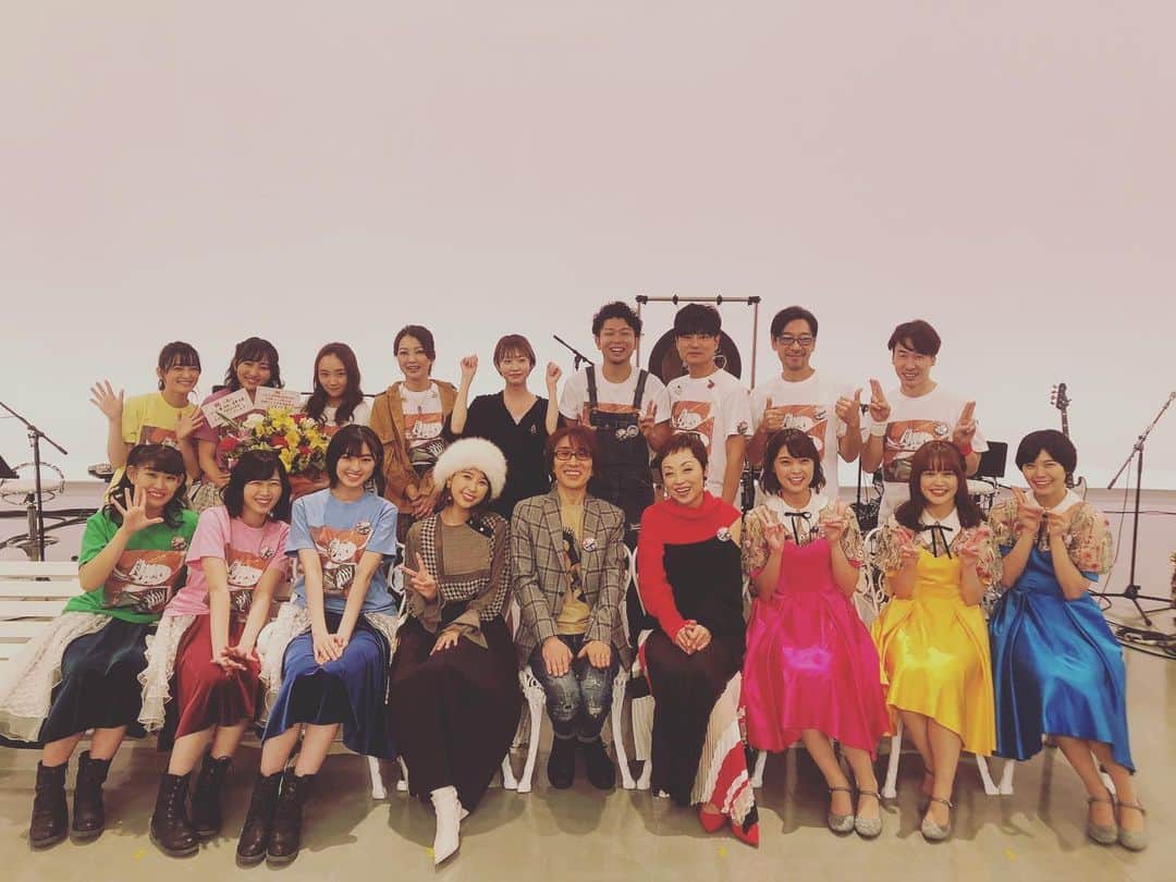 のインスタグラム：「フォーク村でした！ 楽しかった！ クミコさんにお褒めいただき光栄でした。 #坂崎幸之助  #玉井詩織  #クミコ #Negicco  #たこやきレインボー  #muudrum #加藤いづみ #佐藤大剛 #竹上良成 #やまもとひかる #松本智也 #宗本康兵」