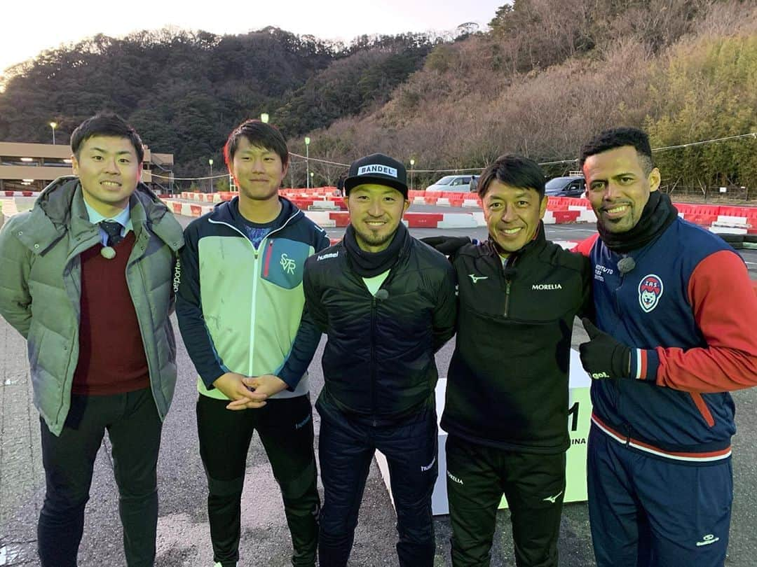 片山真人のインスタグラム：「あすの　#スポパラ　は 清水エスパルスOBチーム対広島カープの カート対決第二弾！！ 初参戦の　#常葉菊川 OBの広島・桒原選手、実は熱狂的な　#ジュビロ磐田 サポーター！ 負けられない戦いの行方は、あす夜11時10分からです🏎🏎⚽️⚾️ #静岡朝日テレビ #清水エスパルス　#澤登正朗 #三都主アレサンドロ　#広島カープ　#菊池涼介　#桒原樹　#プロ野球　#jﾘｰｸﾞ #静岡　#駿府夢ひろば　#侍ジャパン」