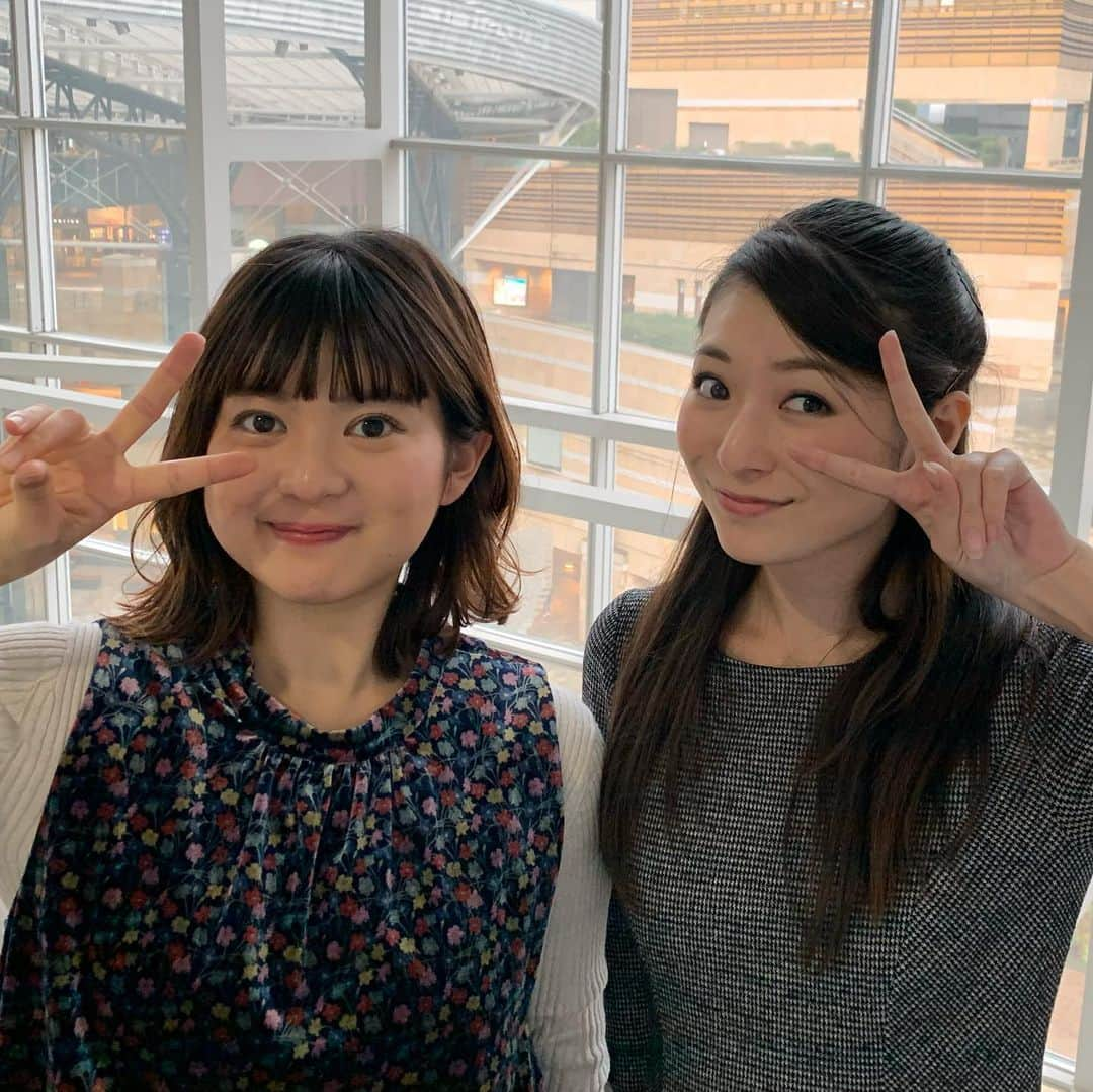 住田紗里さんのインスタグラム写真 - (住田紗里Instagram)「アベマ倍速ニュースのあとは、、、 テレビ朝日で「サン•ジェルマン伯爵は知っている」が放送されます！ 午前2時21分〜です。  万里菜とギャルポーズを考えました。（考えただけで合っているかは不明ですが笑） 2枚目は照れて笑ってます。 なぜギャルポーズかというと、、、放送をぜひご覧ください✨  #アベマ倍速ニュース コメントありがとうございました #AbemaTV #AbemaNews #Abema #テレビ朝日 #テレ朝 #サン•ジェルマン伯爵は知っている #並木万里菜 アナ　#並木アナ #同期 #2018年入社 #入社2年目 #2年目 #アナウンサー ギャルポーズを考えた結果#ピース #照れ笑い」1月23日 21時54分 - sarisumita_ex