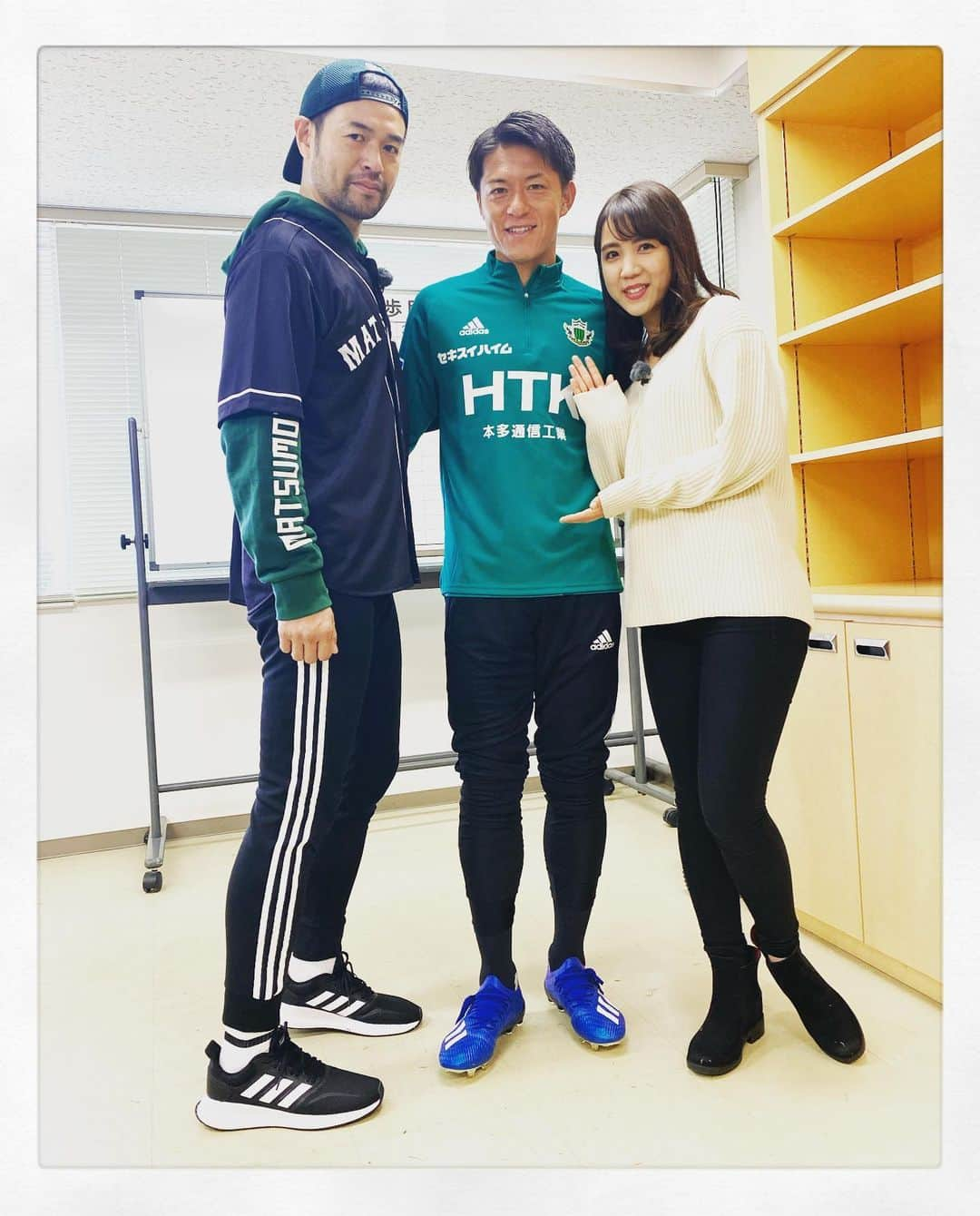 ニッチロー'さんのインスタグラム写真 - (ニッチロー'Instagram)「松本山雅FC ＃3田中隼磨選手にインタビュー🎤  今すぐ放送して欲しい程の内容！  これはザワつきます。  放送は開幕戦前日の2月22日です！  #松本山雅fc  #松本山雅 #田中隼磨　選手 #3 #東金キャンプ #サッカー #フットボール #jリーグ  #長野朝日放送 #大槻瞳　アナウンサー #ニッチロー' #matsumotoyamaga  #jleague #football #onesou1」1月23日 21時55分 - nicchiro5.1