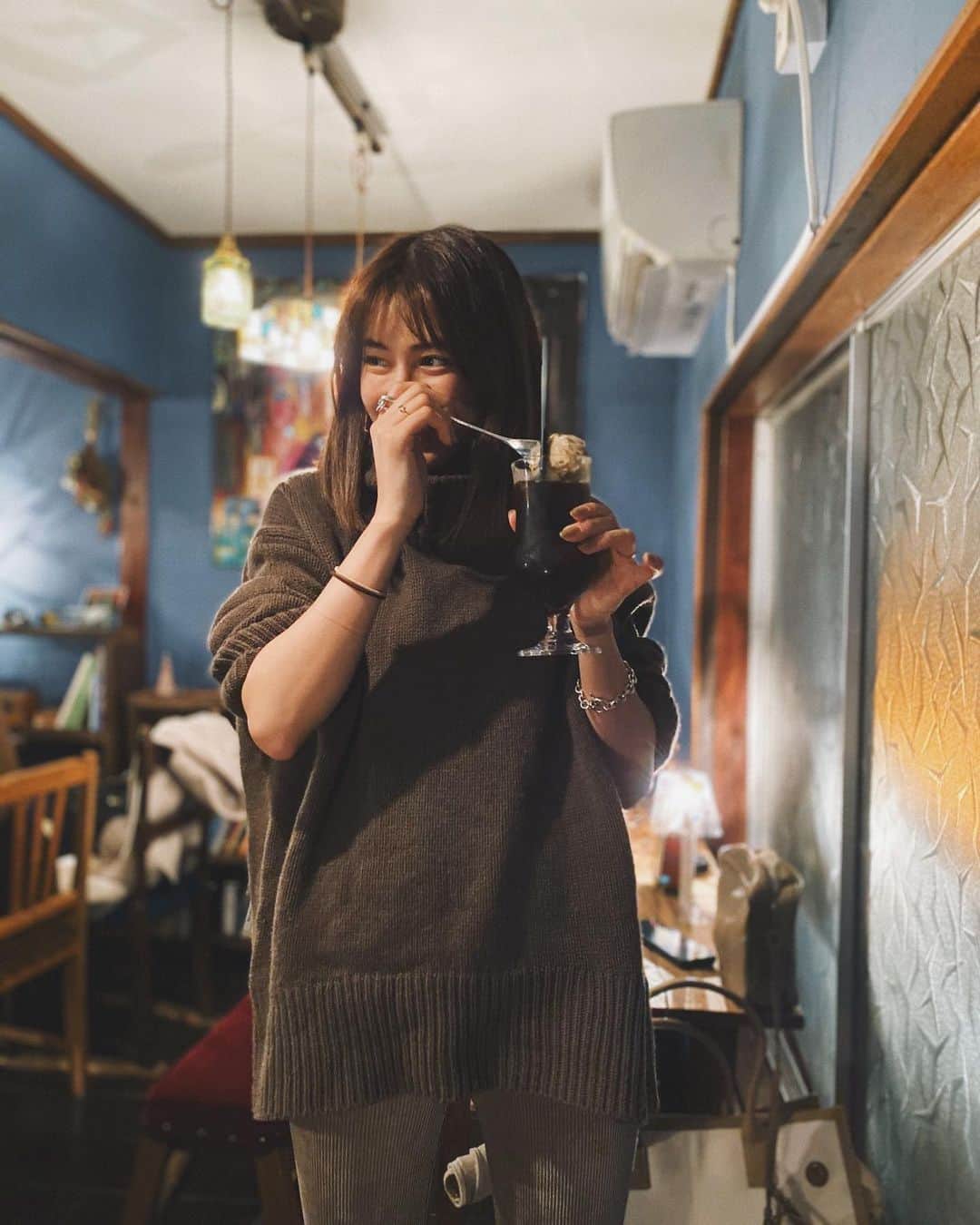 有末麻祐子さんのインスタグラム写真 - (有末麻祐子Instagram)「お気に入りの喫茶 @kissa.nikai  コーヒーフロートとソーダフロートが素晴らしく美味しすぎなのと、ご飯も美味しいのと、雰囲気も最高に好きな場所💫」1月23日 22時43分 - mayukoarisue