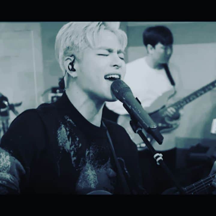 JU-NE（ク・ジュンフェ）のインスタグラム：「#깊은밤」