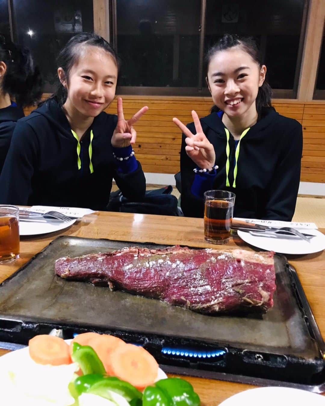 熨斗谷さくらさんのインスタグラム写真 - (熨斗谷さくらInstagram)「1/12〜1/14🐻熊本合宿 熊本県芦北市にご招待頂き、国内合宿・公開練習をしてきました！ 沢山のサポートやおもてなしをして頂き、とても充実した練習をする事ができました。 長時間の練習も、平日の朝からであっても、最後まで練習を見守り、手拍子を下さった皆さま、本当にありがとうございました。 芦北鉄砲隊の実演を見たり、美味しいご飯を頂き、稲木李菜子選手の地元で演技することができ、とても嬉しく感謝ばかりです。 また強くなった姿が見せられる　よう、日々頑張ります😌 ありがとうございました✨ #熊本#芦北町#芦北鉄砲隊#フェアリージャパン#新体操#くまモン#国内合宿#🐻#🍅#稲木李菜子」1月23日 22時51分 - sakura_noshy